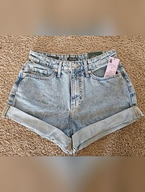 NWT Wild Fable Women's Light Wash Denim Rolled Hem Shorts